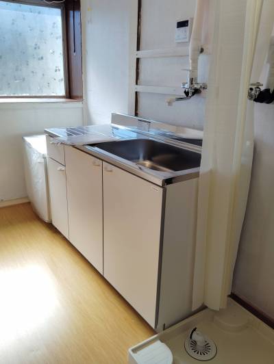 キッチン新品です。室内洗濯機置き場有り。