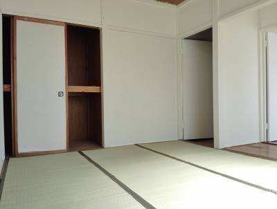 東向きの暖かい和室6帖になります。
