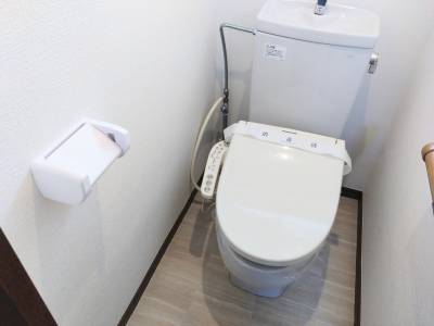 ウォシュレット付きのトイレ