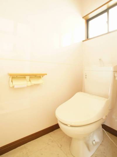 温水洗浄便座付のトイレがあります！
