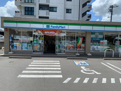 ファミリーマート岐阜長良西店まで100ｍ