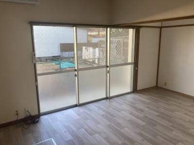 1Fリビング10帖　エアコン新品　専用庭あり