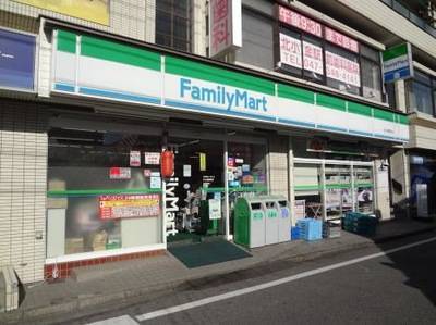 ファミリーマート（北口前）
徒歩６分