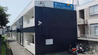 竜洋町の青い海と広い空をイメージした「ホワイト＆ブルー」