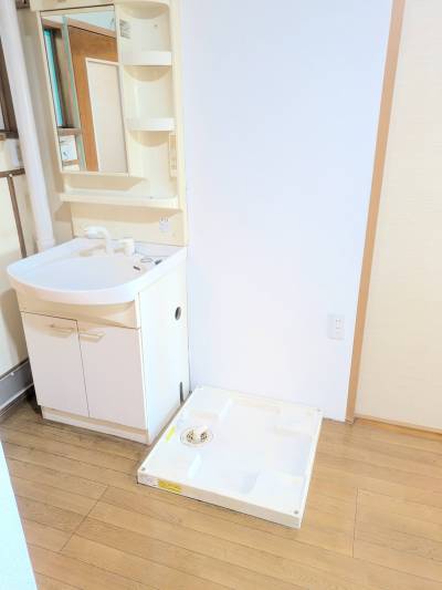 嬉しい混合水栓の洗面台と洗濯パン♪