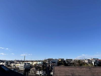 2階の窓からの眺望。晴れた日は星も綺麗に見えます