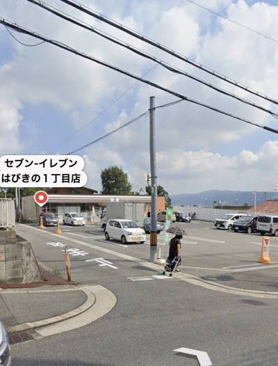 目の前にセブンイレブン♪24時間とても便利♪