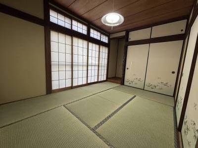 和室は畳の表替えとクロスの張り替えしました