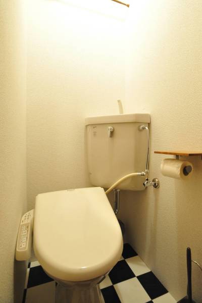 2階のトイレ。ウオシュレット付き