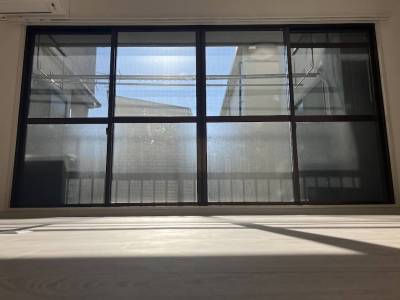 南側開口です。お隣さんの視線は、ほぼ気になりません。