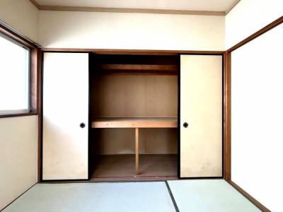 大きなスペースで寝具もラクラク収納♪