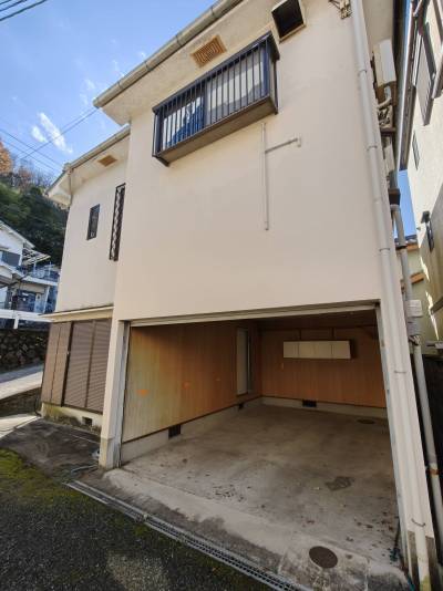 間口の広い、インナーガレージです