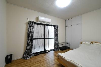 広い窓とベランダ