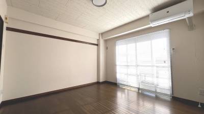 壁紙も交換したばかりでキレイです