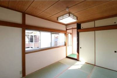 2階和室はふた部屋ありもうひと部屋はフローリングです。