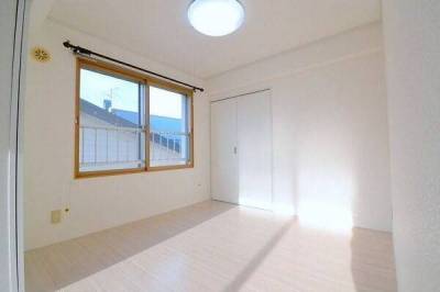 隣の和室にはクローゼットがついています