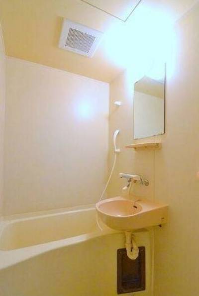 洗面台付きバスルーム