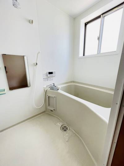 ユニットバス追い焚き機能付きです