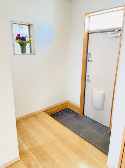 玄関広々として綺麗です