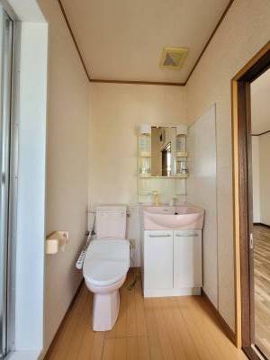 洗面所、トイレです。
