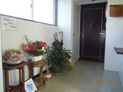 ３階の大家の家のドア　と共有廊下