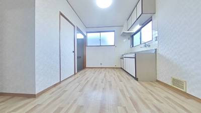 各部屋にエアコンを新規設置済みです！6畳で広々！