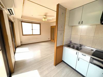エアコン付きの２面採光の部屋