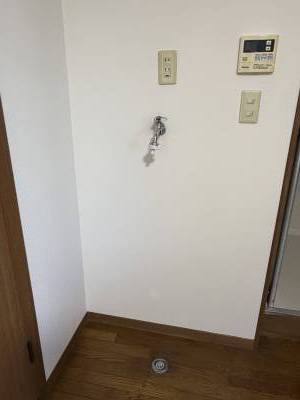 室内洗濯機置場あり。