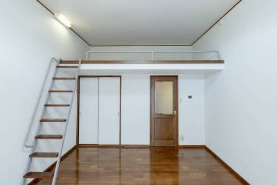 ロフトへの階段