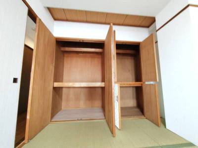 和室の大型押入。荷物もすっきり
