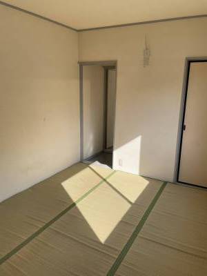 手前側の6畳です。シンプルでくつろぎ易いお部屋です。