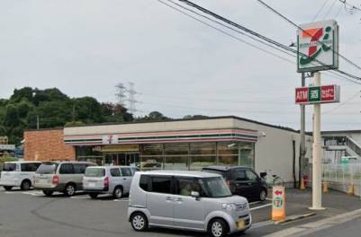 車ですぐの距離にコンビニがあり、とても便利！