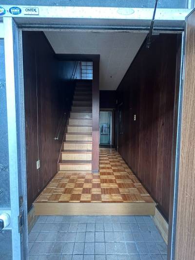 玄関からの室内状況です。