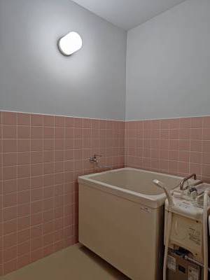 浴室！浴槽新品！床シート張替えで大変綺麗です。