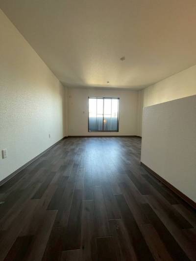 3階の広い洋室は事務所使いで♪