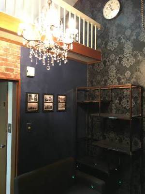 照明、カーテンなど生活に必要な備品付きです。