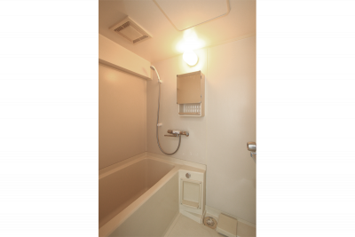 システムバス、サーモシャワー水栓
ミラーキャビネット付