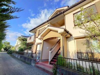 車の多い道路に面してはいないので閑静でのどかな場所にあります