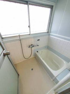 浴室も広々