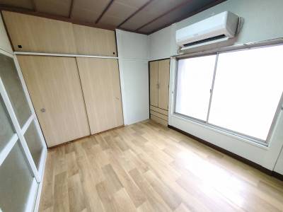 嬉しいエアコン付き♪