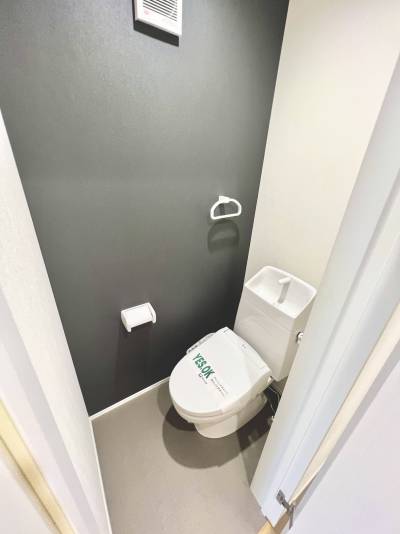 アクセントクロスのついたトイレでリラックスタイ～ム