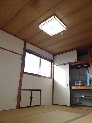照明も和風で、落ち着いたお部屋（２階）