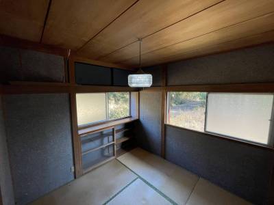 玄関横和室　四畳半　風通し良し