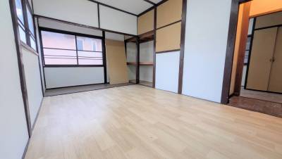 2階の洋室には収納がたくさん。