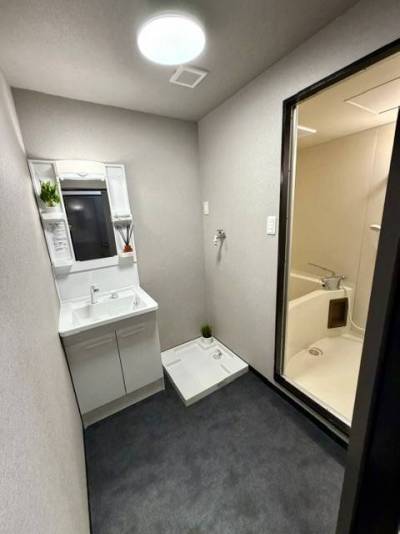 洗面化粧台、洗濯機パン、換気扇を新規交換