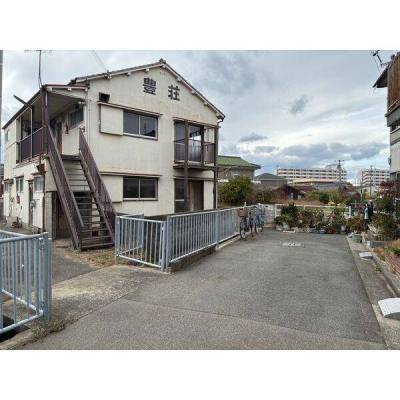 建物前は広々しています