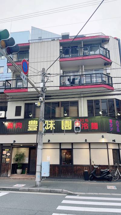 1階は老舗焼肉店。
マンションオーナーはこちらにいます。