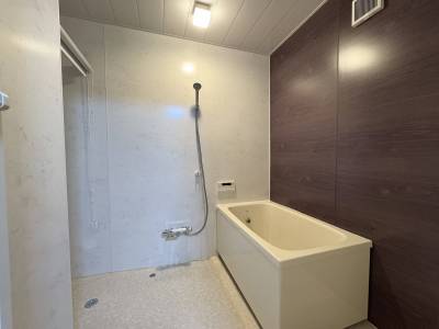 一日の疲れを癒やすおしゃれな浴室