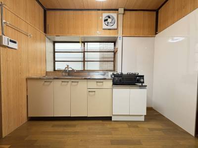 使い勝手の良い幅広型台所