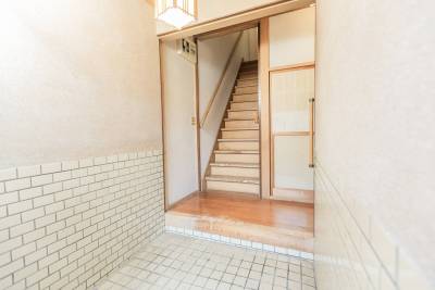 玄関も広くてきれいです